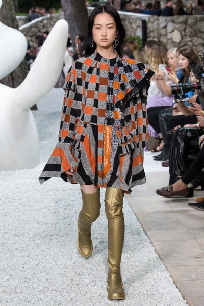 Look 19